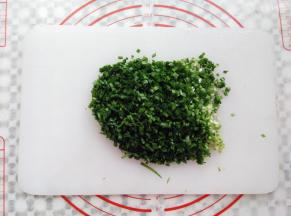 韭菜洗净切碎