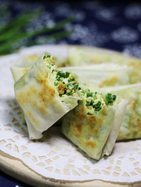 用春卷皮省了和面和擀面，真方便