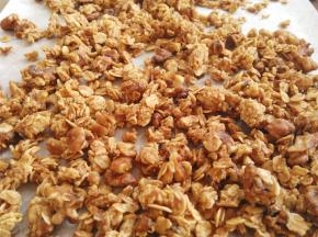 烤10分钟后取出翻一下，颜色到有点焦黄的时候就可以拿出来了