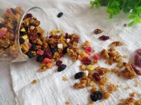 用密封罐装起来可以保持香脆的口感，想吃的时候抓上一把，极大的满足味蕾