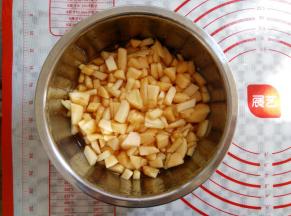 腌好的苹果有糖水，不要处理掉