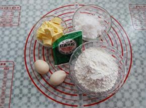 所有材料分别称出，鸡蛋比较小，2个带壳50克（去壳后40克）
