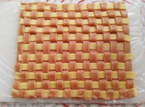 编好的样子，编的时候面条轻拿轻放