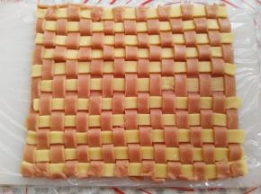 编好的样子，编的时候面条轻拿轻放