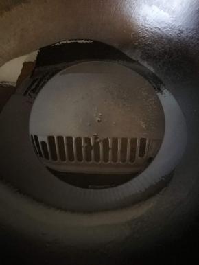 锅烧热，倒油，不要倒少了，多倒些，有些菜要好吃是省不了油的。