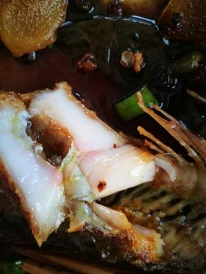 看看鱼肉，细嫩，紧致，和餐馆卖的味道一模一样，好下饭！