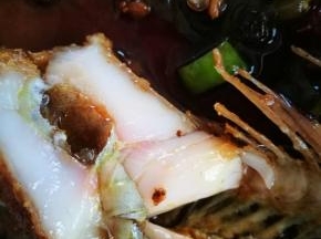 看看鱼肉，细嫩，紧致，和餐馆卖的味道一模一样，好下饭！