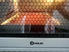 烤盘放入烤箱底层上火150度，下火160度（其他烤箱放中层）烤35-40分钟