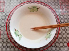 面糊混合到没有明显颗粒，放一边备用