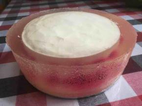 热毛巾热敷模具外层，或吹风机热风吹吹外面，成功脱模