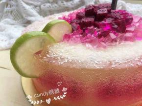 里面的火龙果颜色渗透到酒冻层，超赞！美