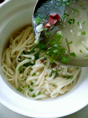 浇上浓郁的牛肉汤