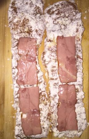 铺上一层火腿片