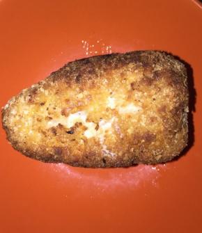 煎好的，取出晾一下，不烫手再切