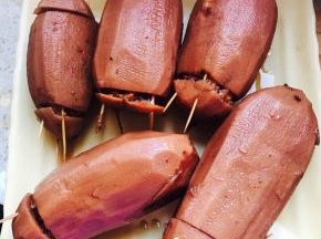 煮水中浸泡一夜的藕非常入味。