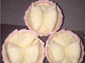 第三锅。。。没看住火，忘记定时了。。。我也不知道蒸了多久，小杯子都蒸烂了。。。不过很可爱～裂纹方向都那么雷同～不过虽然烂了，但是也好吃，和正常出锅的味道是一样滴！