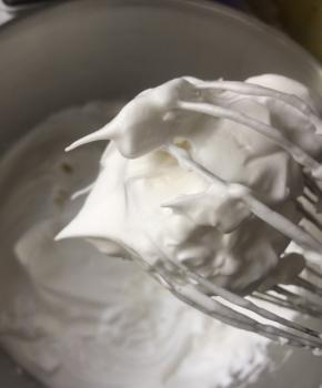 蛋白加所有糖打至干性发泡