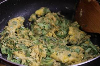 7、蛋液凝固即可出锅