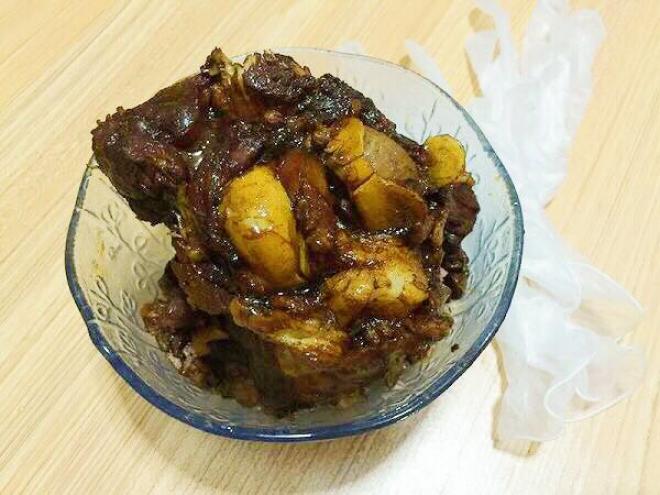 戴手套啃的酱大骨