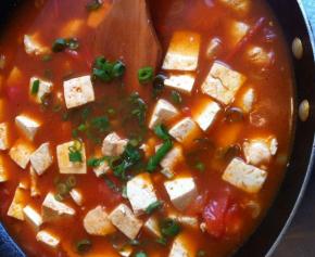 开锅后煮两分钟，停火，撒香油，放点小葱。