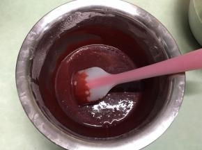 这是加完蛋黄后的蛋黄糊状态。