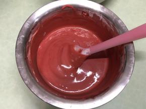 用翻拌的手法翻拌均匀。