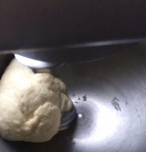 从没有干粉了算起，大概揉个两分钟，盆底就开始干净了，继续揉，四档不变。继续再揉8分钟后停下，也就是，没有干粉后开始揉10分钟后，停下检查扯膜