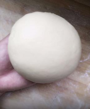 面团，取出揉圆