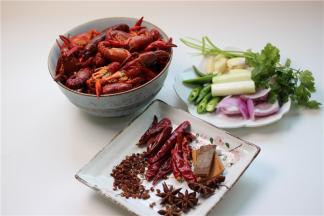 购买新鲜的活小龙虾