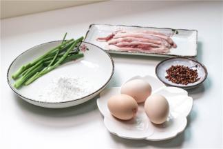 猪肉根据个人喜好来选择，有肥有瘦的五花肉做出来的口感不错更香，但是如果不喜欢吃肥肉就选择里脊肉。今天我们选用里脊肉