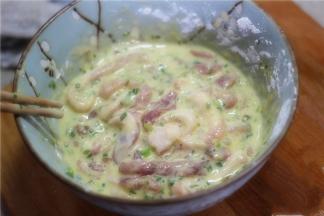 把花椒加到全蛋糊里，是保证酥肉酥酥麻麻的口感