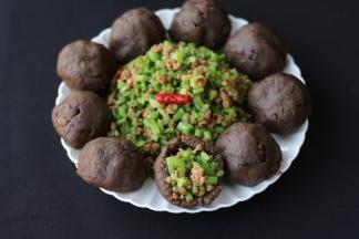 用来夹芹菜肉末，很美味。