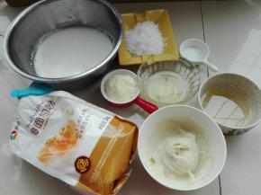 首先准备烫种：烫种材料混合搅拌均匀放凉，同时其它原材料全部备好