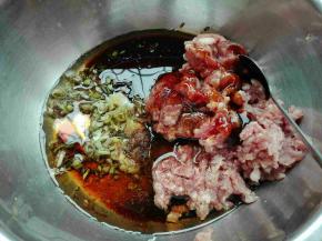 肉末，葱姜末，花生油，香油，耗油，花椒粉，盐，糖，味极鲜混合