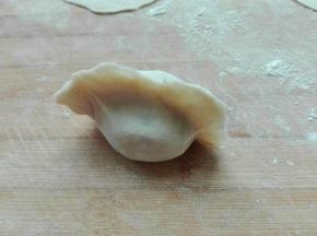 利用两手大拇指相互挤压箍一下即可，这一步无法拍照