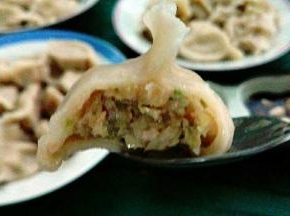 煮熟的饺子吃起来喽