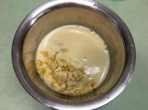 加入香蕉碎。