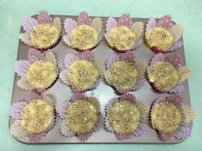 表面撒上松子。