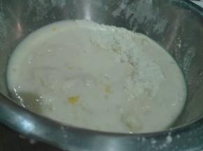 倒入搓成细沫沫的面粉中