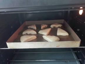 烤箱预热，中层，上下火180度，15分钟