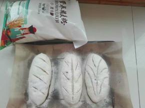 用锋利的刀划开几道