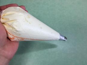 装在裱花袋里。