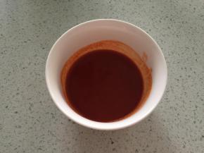 35克奥尔良烤料加35克水调匀