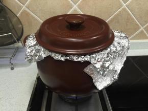 盖好盖子，先大火烤10分钟，翻面中小火10分钟