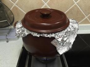 盖好盖子，先大火烤10分钟，翻面中小火10分钟