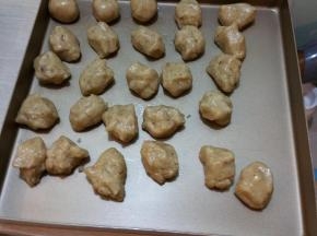 把水油皮面团和油酥面团分别分割成15等份