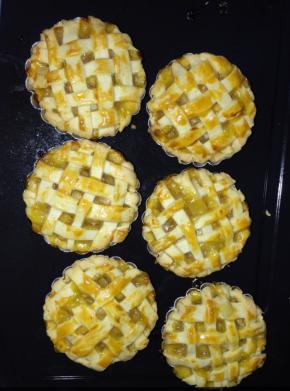 刚出锅照的比较热，颜色比较亮～还是热的比较好吃