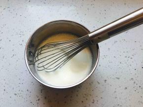 用手抽搅拌均匀