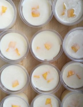 将芒果粒塞个三颗四颗的