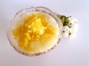 发酵好后放入冰箱冷藏5小时以上钝化，吃的时候加入新鲜水果或者果酱、蜂蜜都可以。